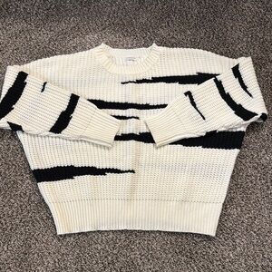 Black and White Women's Sweater from Chic Soul. Size 2X.